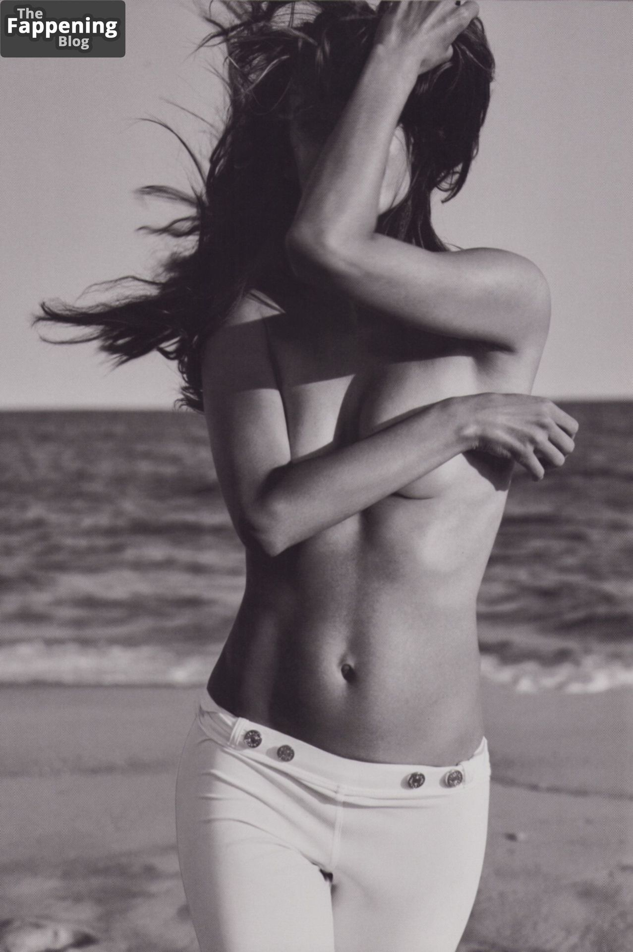 Alessandra Ambrosio nude photos from the paparazzi